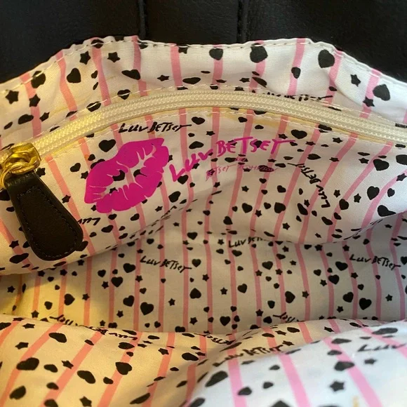 ❌SOLD🏷️Luv Betsey Johnson Kitty Cat Quilted Black And White Vegan Crossbody Bag - Picture 9 of 13